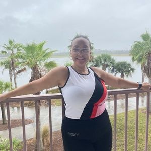 Meet your Posher, Loni